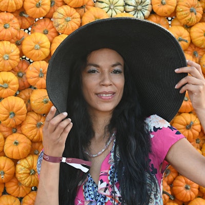 Model Gisele Oppermann kommt zum grossen Kürbisfest im Gertrudenhof