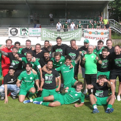 Der FV Bad Honnef feiert im eigenen Stadion die sofortige Rückkehr in die Landesliga.