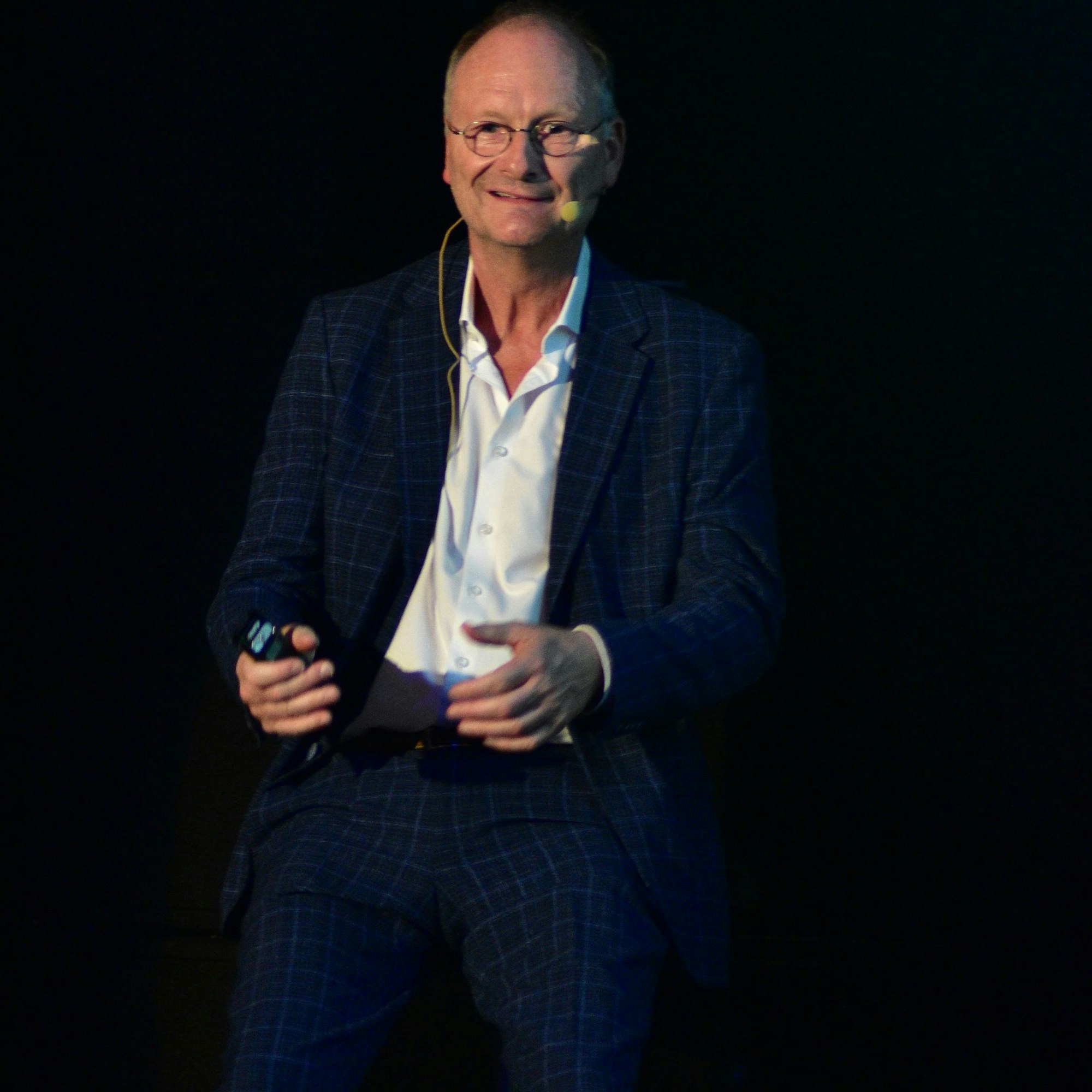 Plöger erschien auf Krücken in der Aula des Rhein-Sieg-Gymnasiums.