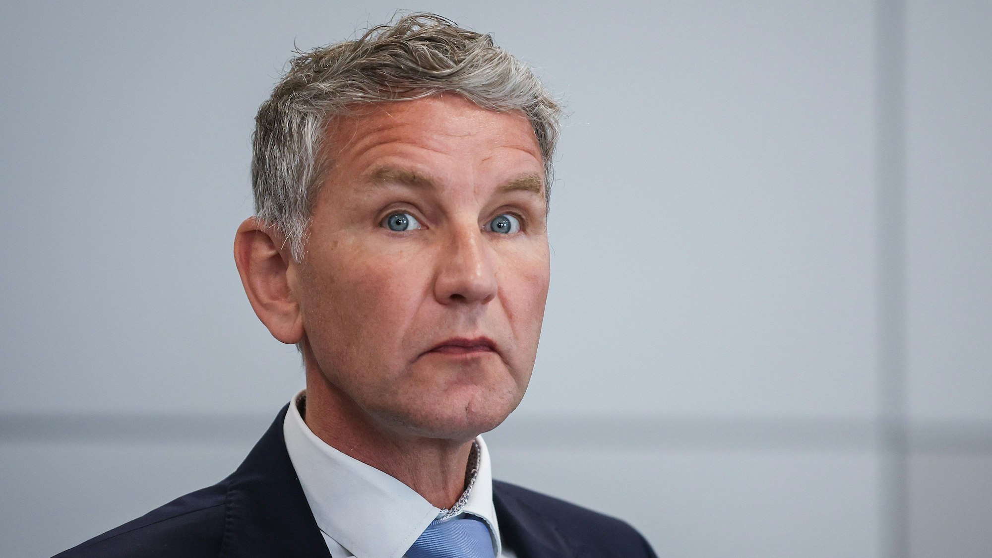 Björn Höcke, Vorsitzender der Thüringer AfD, bei seinem Prozess im Landgericht. Höcke wurde zu einer Geldstrafe verurteilt.