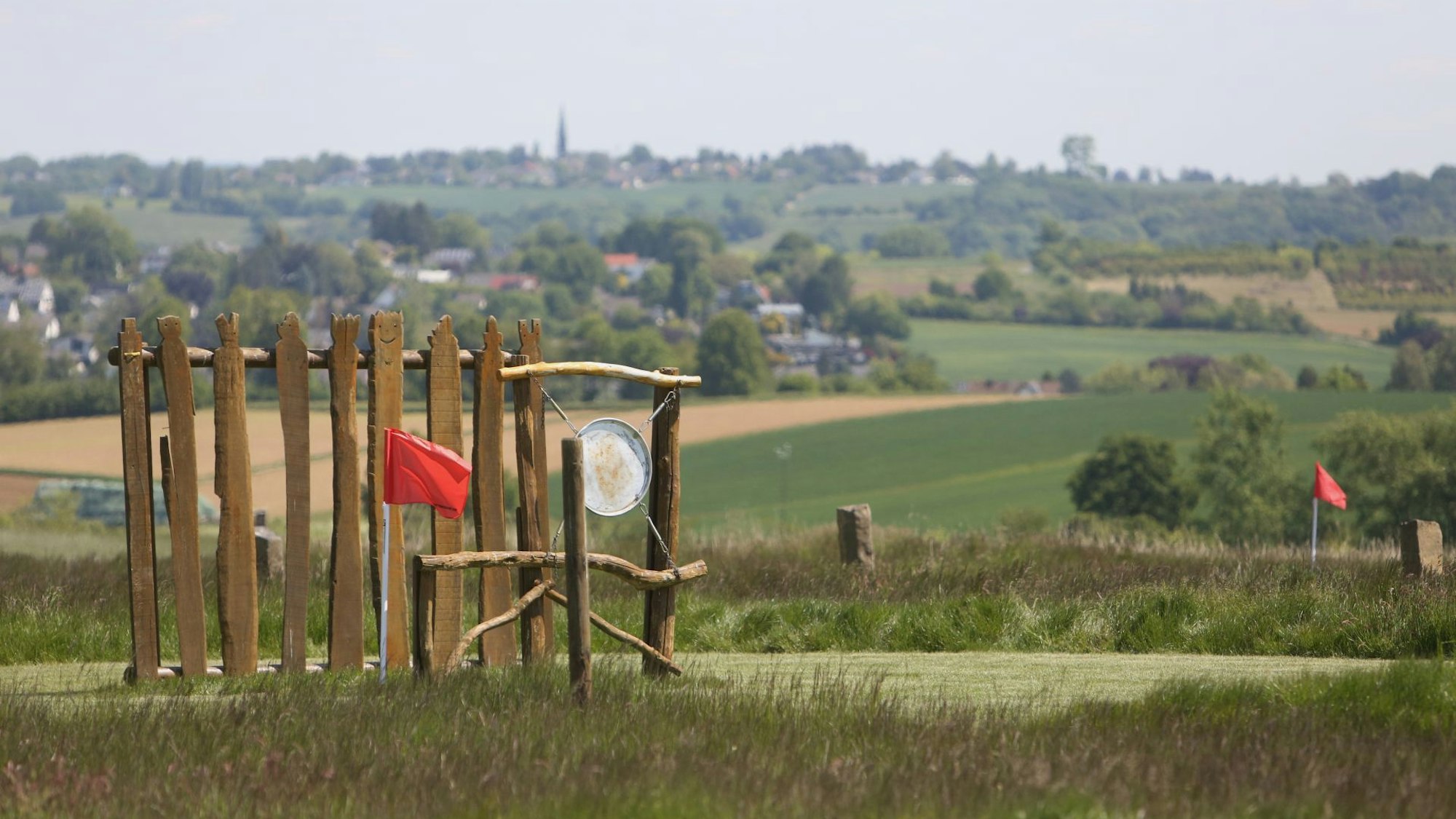 Blick über die Fußballgolfanlage in Königswinter-Vinxel am Heiderhof.