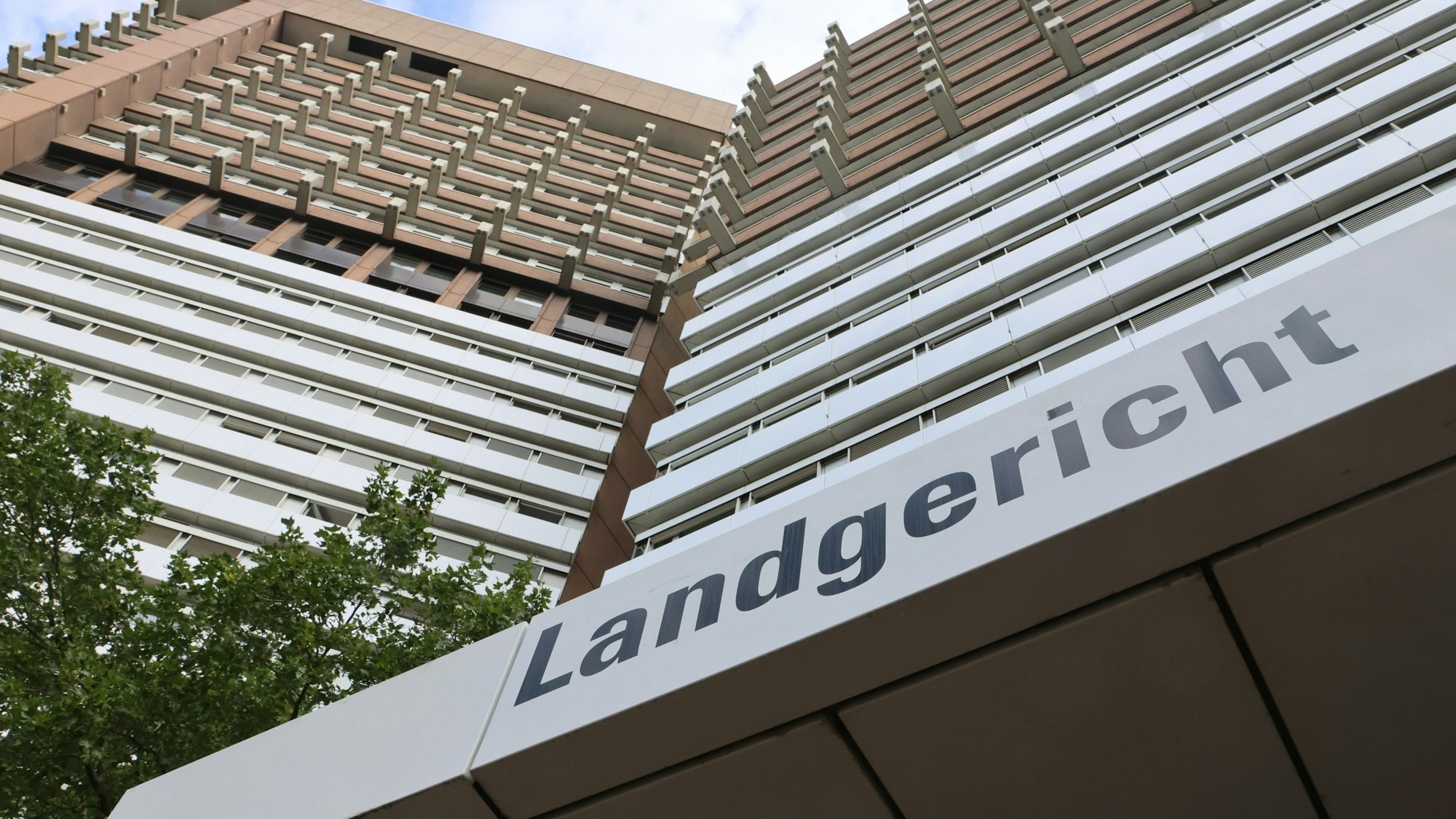 Ein heute 31-jähriger Bergneustädter muss sich vor dem Jugendschöffengericht in Köln verantworten.