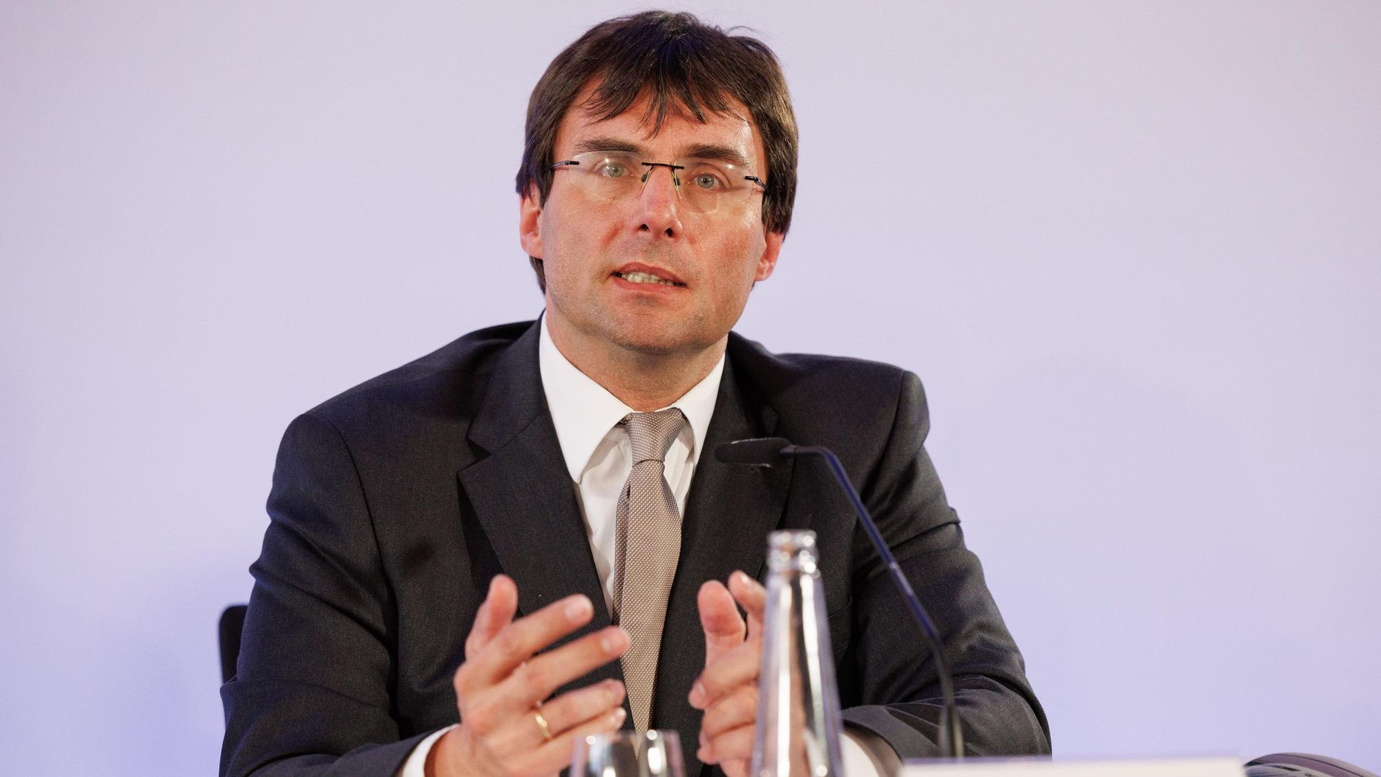 ARCHIV - 02.06.2023, Nordrhein-Westfalen, Münster: Marcus Optendrenk (CDU), Finanzminister von Nordrhein-Westfalen, spricht bei einer Pressekonferenz. (zu dpa: «Finanzminister dementiert: keine Pläne für Haushaltssperre») Foto: Friso Gentsch/dpa +++ dpa-Bildfunk +++