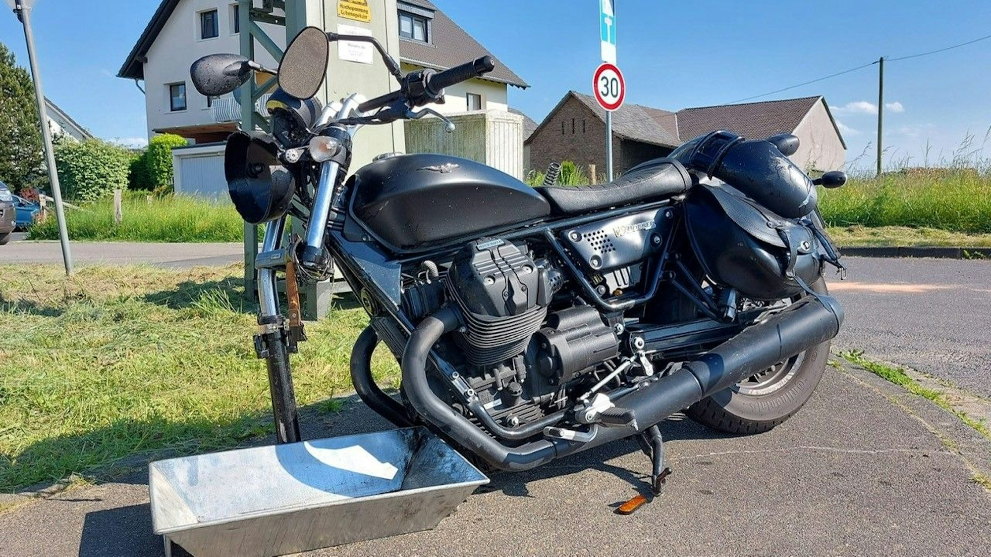 Nur 500 Meter von einer UNfallstelle am Vortag entfernt wurde ein59 Jahre altter Motorradfahrer aus Köln schwer verletzt.
