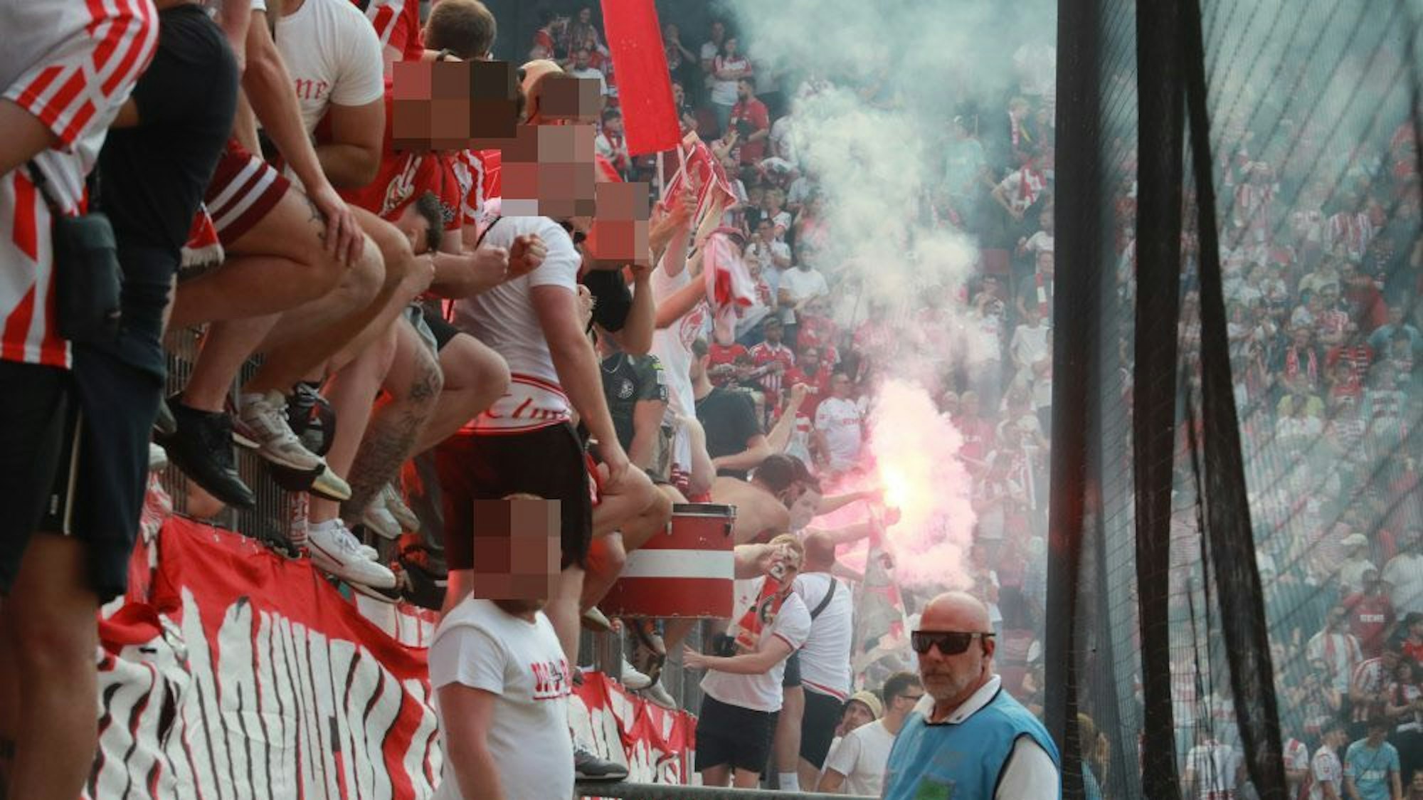 Blick auf die Südkurve beim Heimspiel des 1. FC Köln gegen Union Berlin am 11. Mai 2024.