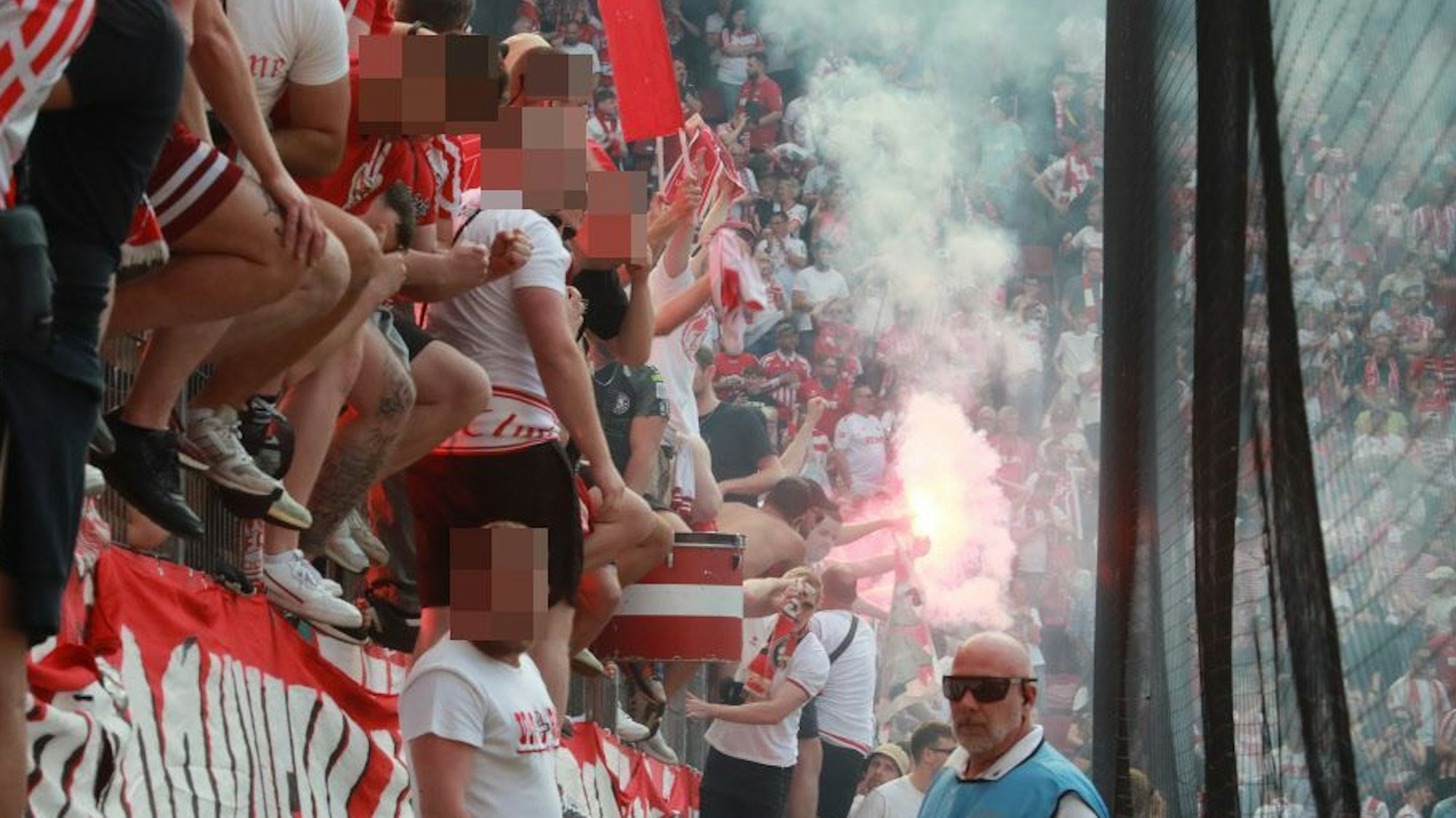 Blick auf die Südkurve beim Heimspiel des 1. FC Köln gegen Union Berlin am 11. Mai 2024.