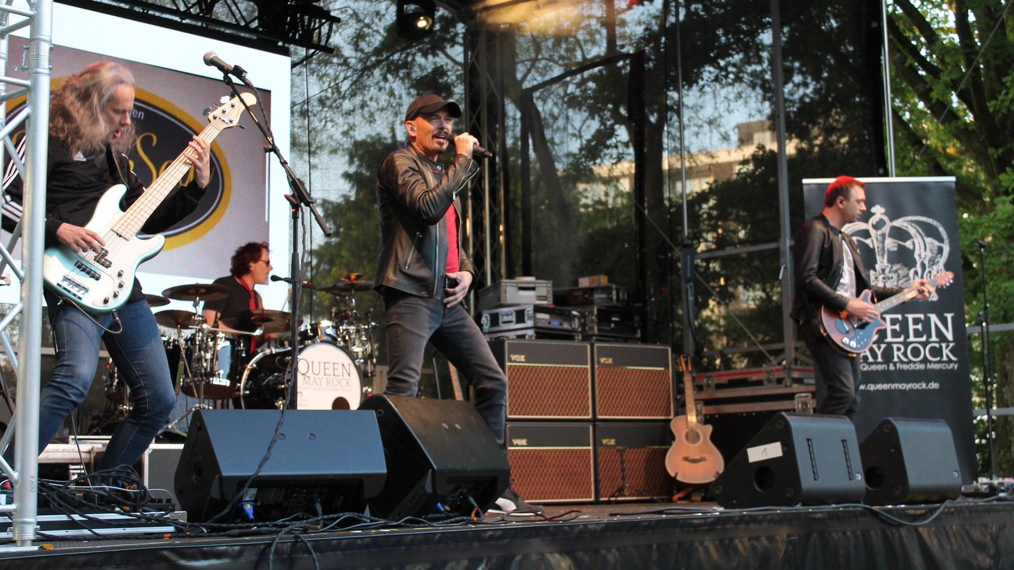 Die Coverband „Queen May Rock“ (hier 2023) spielt auch in diesem Jahr wieder auf dem Grammofestival in Leichlingen.