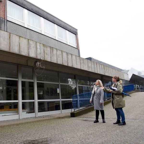 Das Foto zeigt einen Teil der Konrad-Adenauer-Hauptschule, der demnächst abgerissen werden soll.