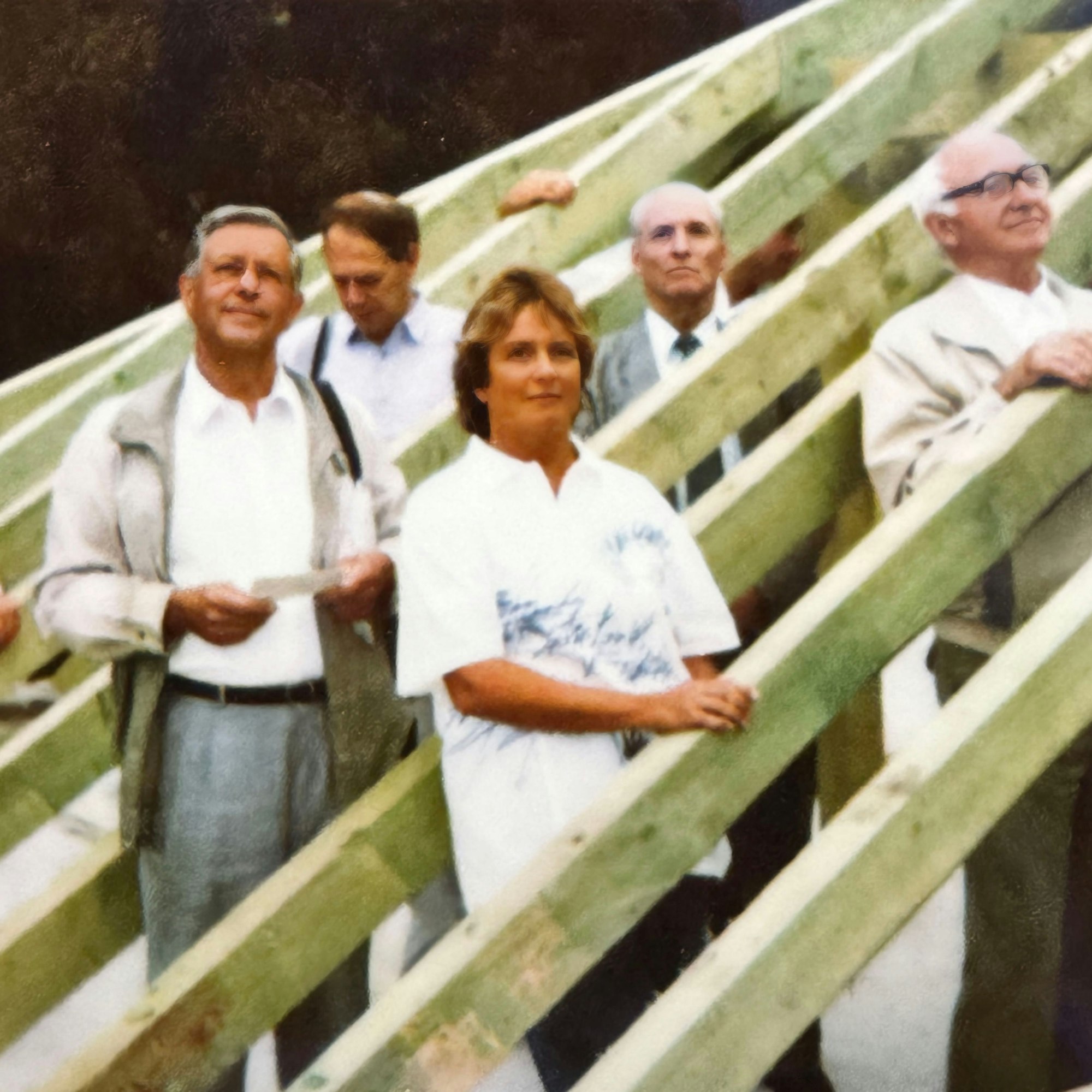 Richtfest eines Bauprojekts der Genossenschaft 1992 an der Brückenstraße. In der Bildmitte steht Irmgard Klinke, die von 1962 bis 2017 die Geschäftsstelle leitete.