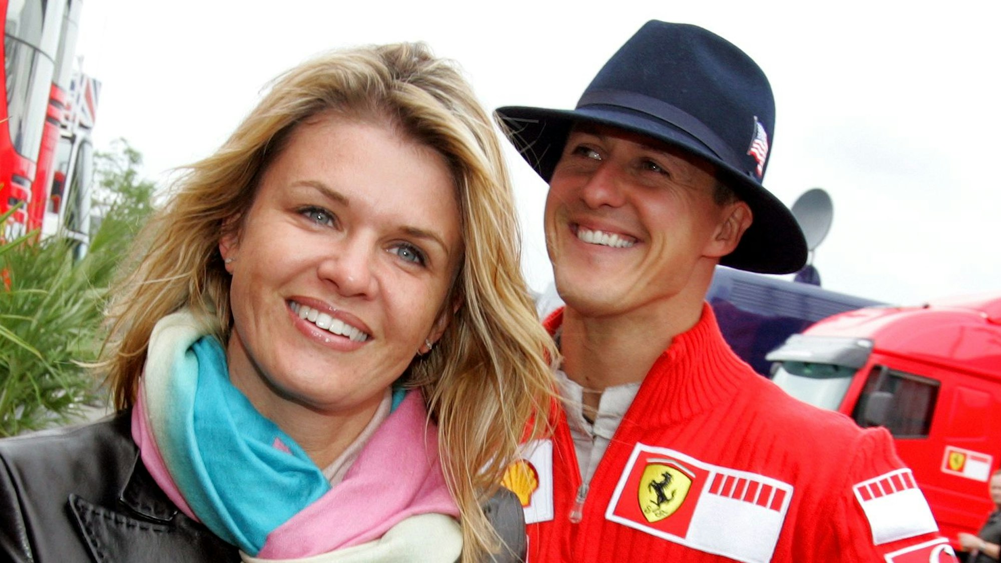 Michael Schumacher und seine Ehefrau Corinna Schumacher beim Großen Preis von England 2005.