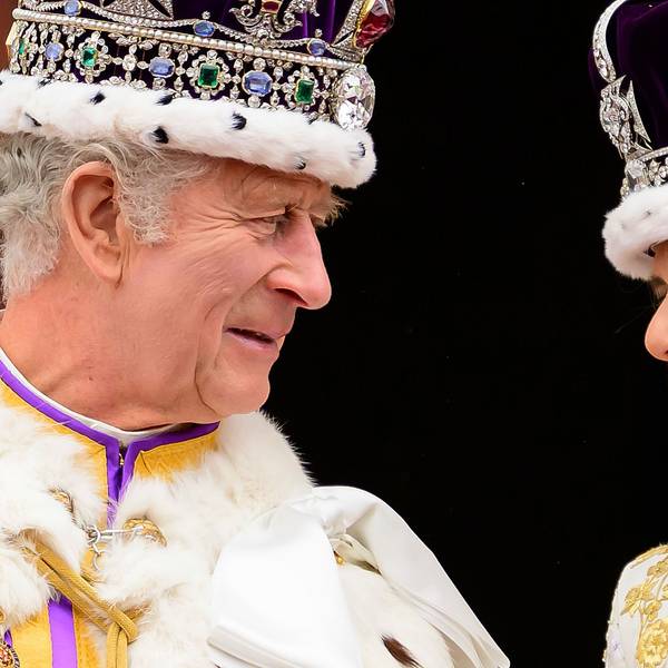König Charles III. und Königin Camilla nach ihrer Krönung auf dem Balkon des Buckingham-Palastes.