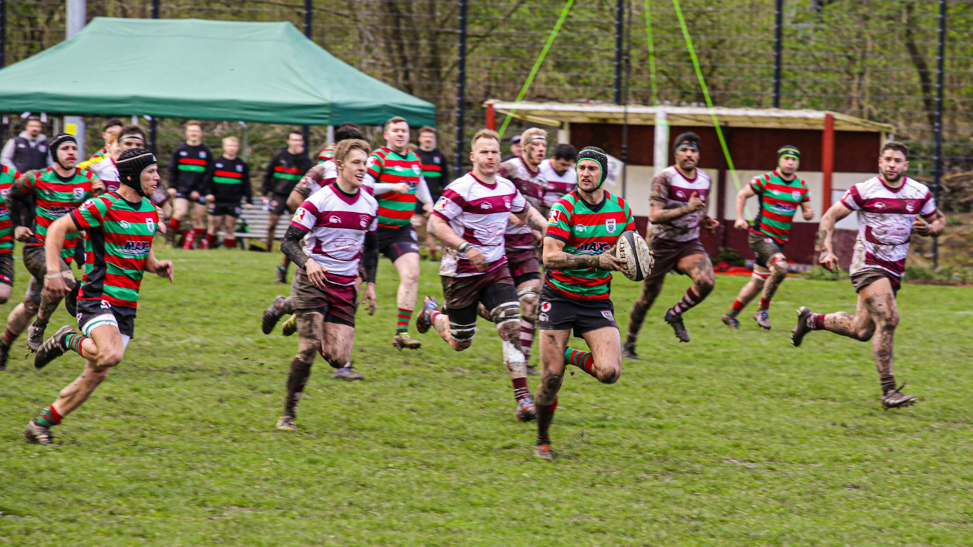 23.03.2024, Köln: Rugby Bundesliga Spiel RSV Köln ( rot-weisse Trikots)vs. RK Heusenstamm ( gtün-rote Trikots). Foto:Dirk Borm