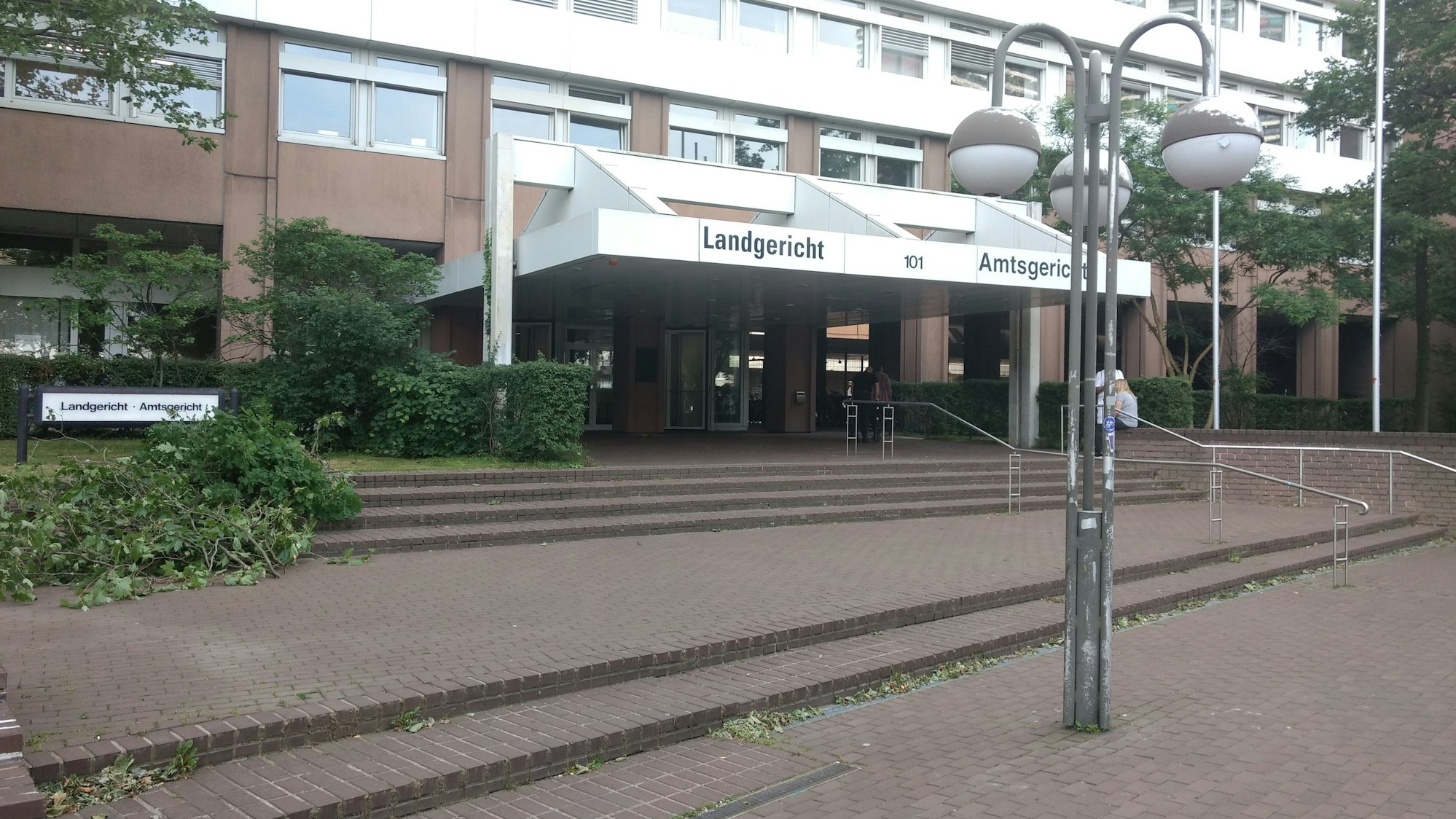 Der Eingang des Amts- und Landgerichts Köln in der Luxemburger Straße