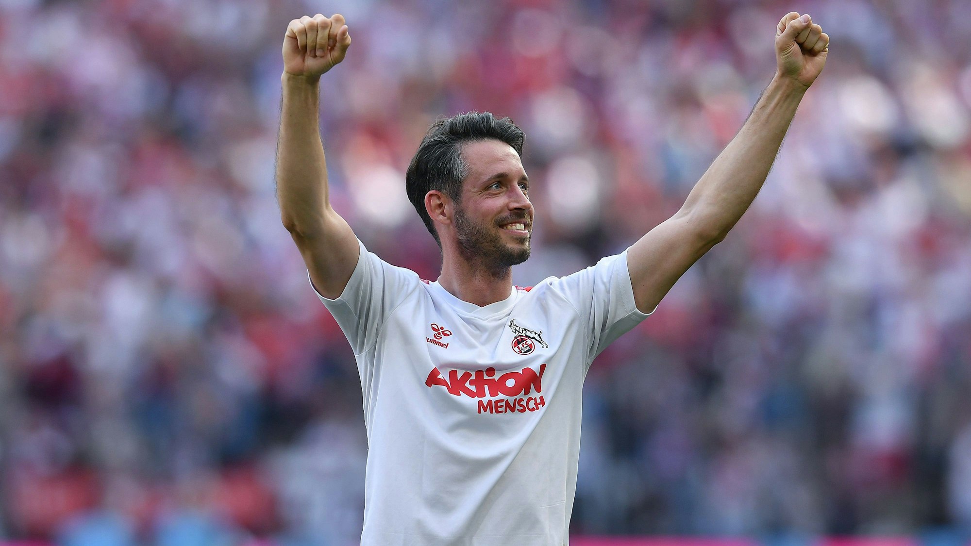 FC-Stürmer Mark Uth jubelt nach dem 3:2-Sieg gegen Union Berlin in Müngersdorf. Die sportliche Zukunft des 32-Jährigen könnte an der Ligazugehörigkeit hängen.