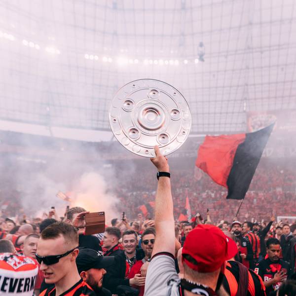 Leverkusen, BayArena, 14.04.2024: Platzsturm der Leverkusener Fans bei der Meisterschaftsfeier beim Spiel der 1. Bundesliga Bayer 04 Leverkusen vs. Werder Bremen. *** Leverkusen, BayArena, 14.04.2024 Leverkusen fans storm the pitch during the championship celebration at the Bundesliga 1 match between Bayer 04 Leverkusen and Werder Bremen