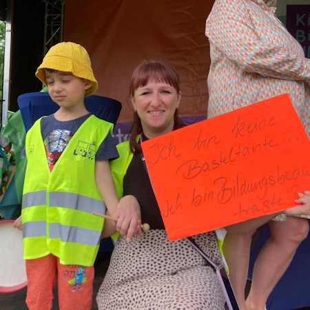 Kita-Demo in Düsseldorf mit Petitionsübergabe an NRW-Familienministerin Paul