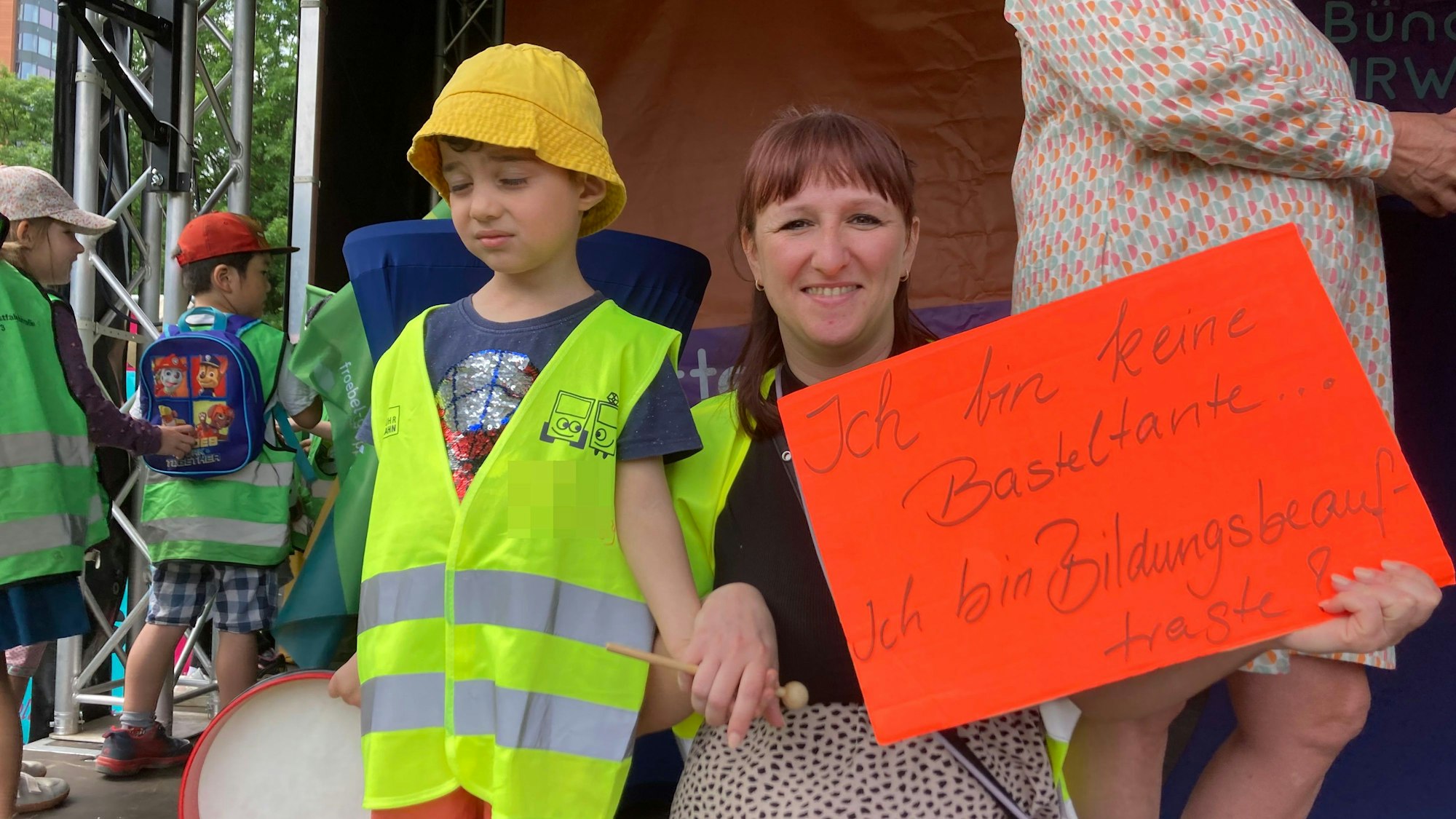 Kita-Demo in Düsseldorf mit Petitionsübergabe an NRW-Familienministerin Paul