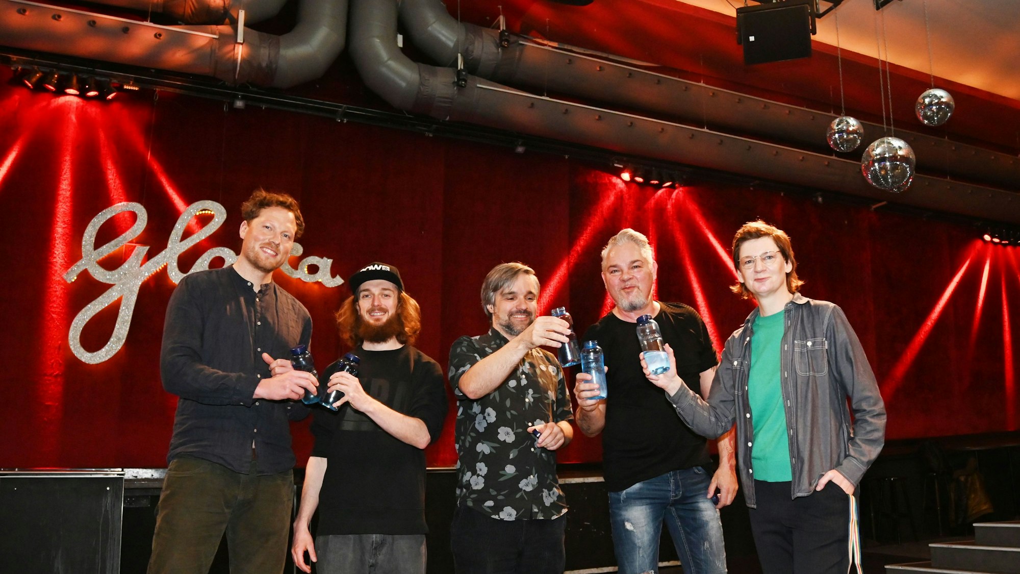 Die Clubs wollen nicht mit dem erhobenen Zeigefinger daherkommen. Warum sie von den grünen Maßnahmen auch profitieren. Auf dem Bild: Moritz Swars von Zukunft Feiern (l), Dennis Weber (CBE), Jens Ponke (DIe Wohngemeinschaft, Stefan Bohne (Artheater), Claudia Wedell