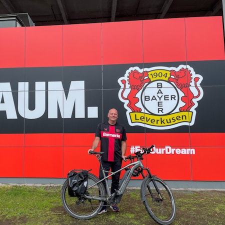 Marcel Bea ist mit dem Fahrrad aus Nürnberg zur Meistersause nach Leverkusen gekommen.