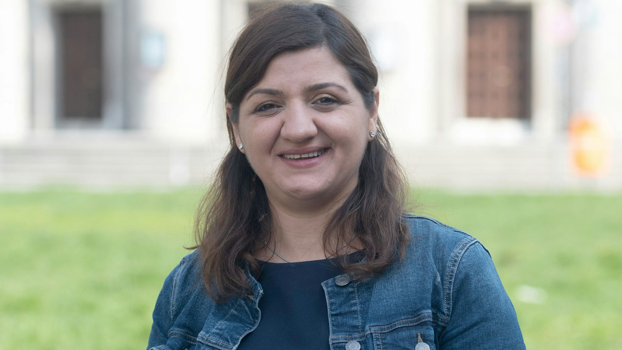 Özlem Alev Demirel.