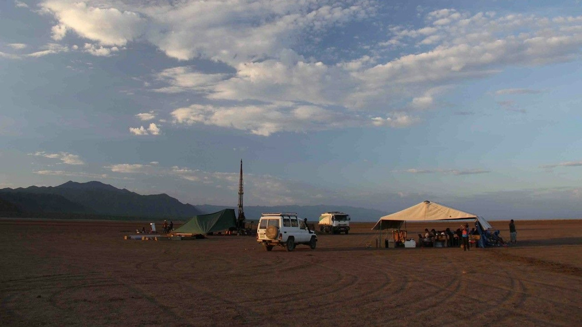Tiefbohrung mit Feldlabor im Chew-Bahir-Becken