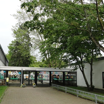 Wenn die Katholische Grundschule An den Kaulen ein neues Gebäude erhellt, soll die Gemeinschaftsgrundschule ihren Gebäudeteil übernehmen können.
