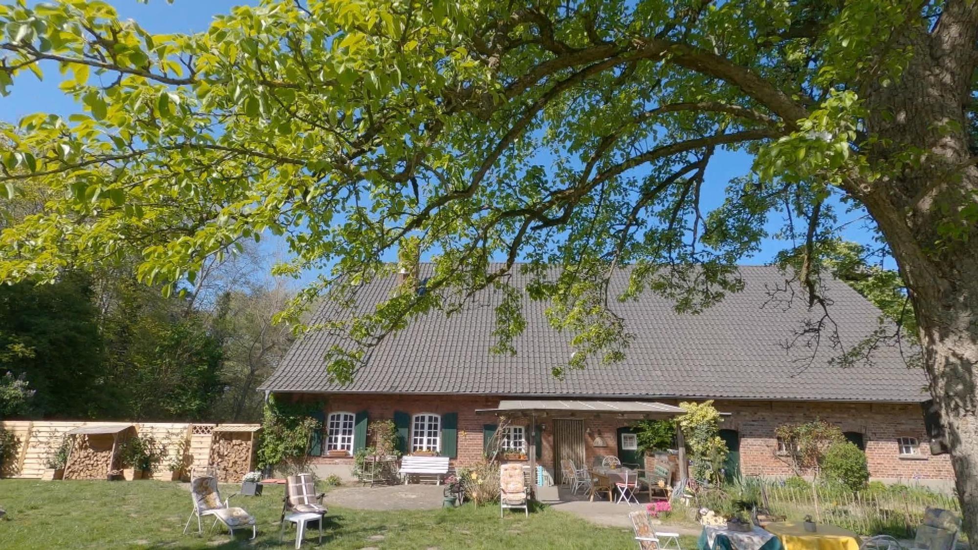 In diesem runtergekommenen Landhaus in Bocholt wird das RTL-Sommerhaus gedreht.