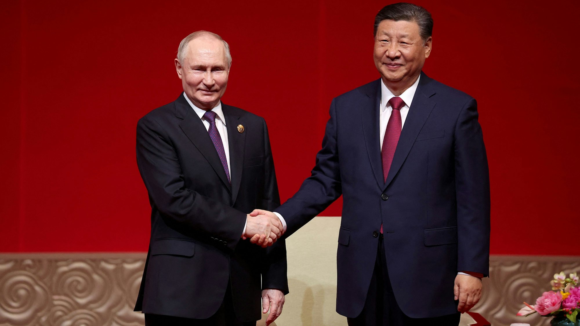 TOPSHOT - In this pool photograph distributed by the Russian state agency Sputnik, Russia's President Vladimir Putin and China's President Xi Jinping attend a concert marking the 75th anniversary of the establishment of diplomatic relations between Russia and China and opening of China-Russia Years of Culture at the National Centre for the Performing Arts in Beijing on May 16, 2024. (Photo by Alexander RYUMIN / POOL / AFP) / ** Editor's note : this image is distributed by Russian state owned agency Sputnik **