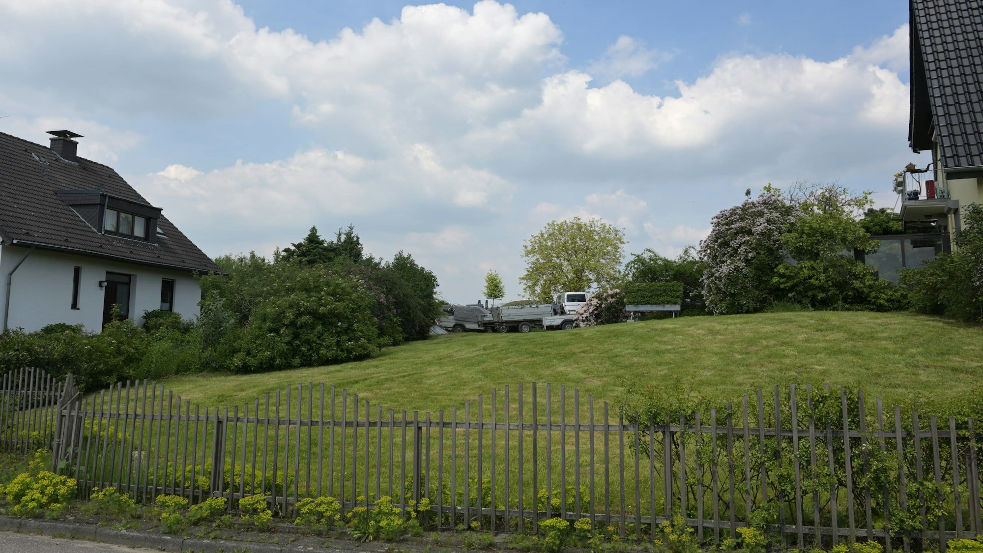Eine Wiese am Schlehdornweg in Odenthal.
