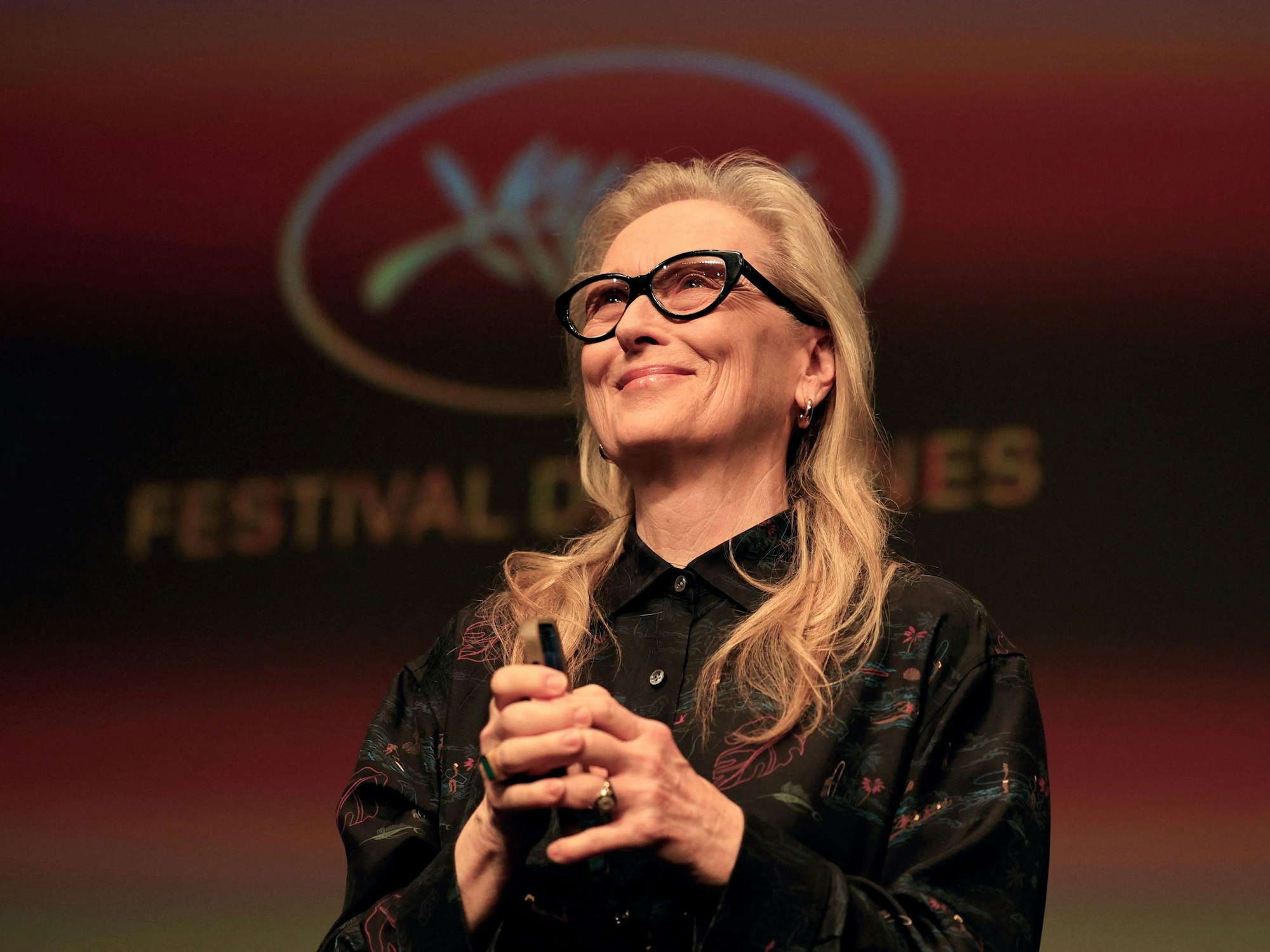 Meryl Streep lächelt ins Publikum.