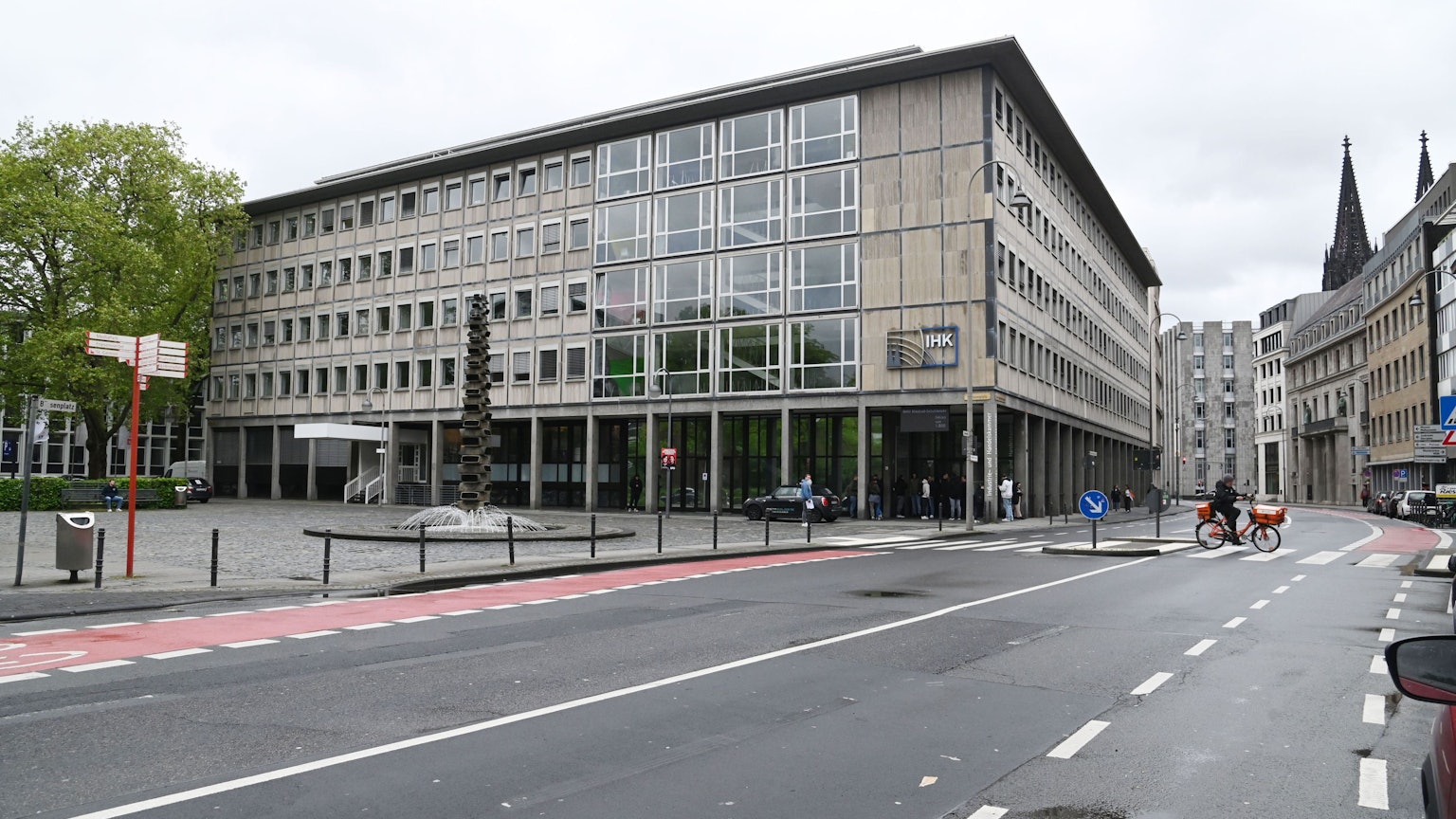 Das Gebäude der IHK Köln (Industrie- und Handelskammer) an der Straße „Unter Sachsenhausen“.