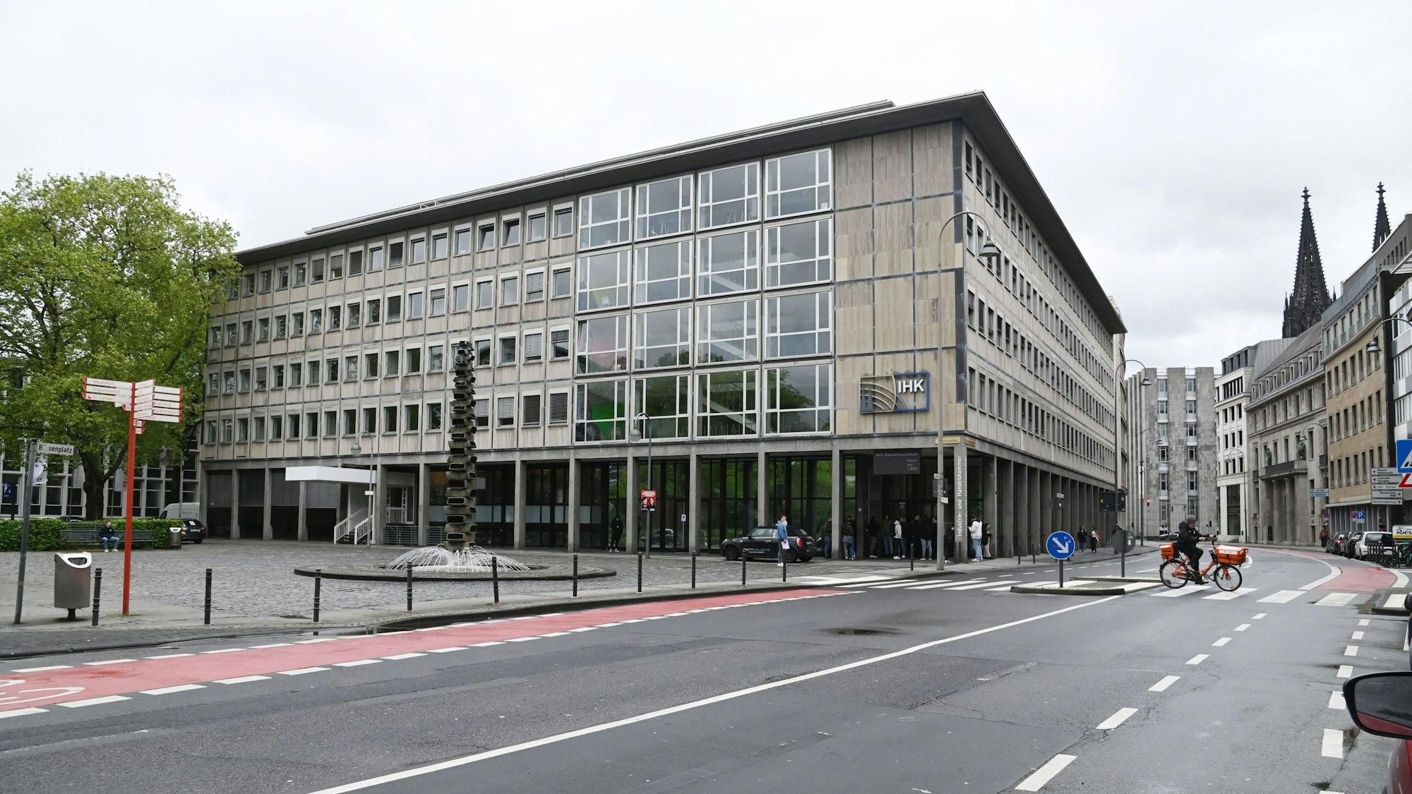 Das Gebäude der IHK Köln (Industrie- und Handelskammer) an der Straße „Unter Sachsenhausen“. Die IHK plant seit Jahren die Sanierung des Gebäudes.