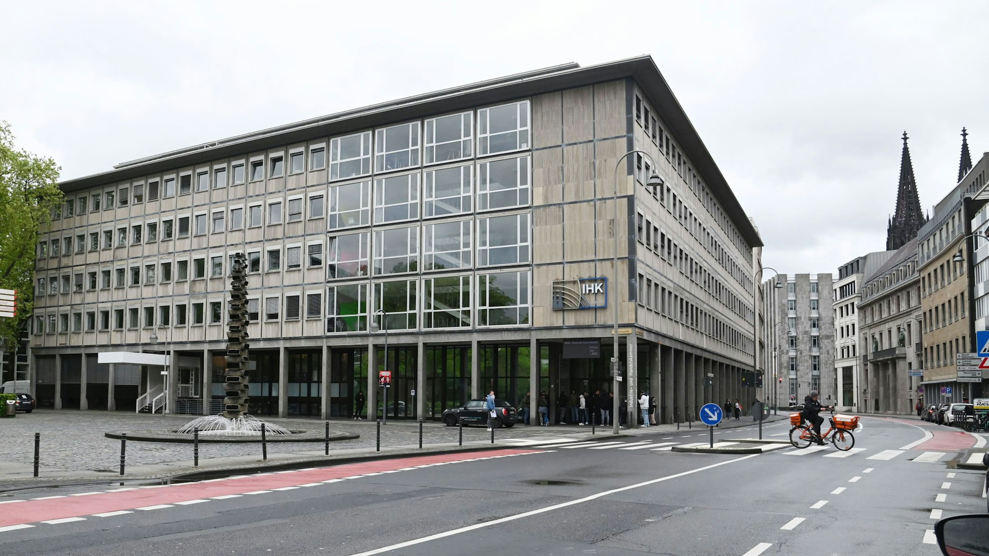 Das Gebäude der IHK Köln (Industrie- und Handelskammer) an der Straße „Unter Sachsenhausen“.