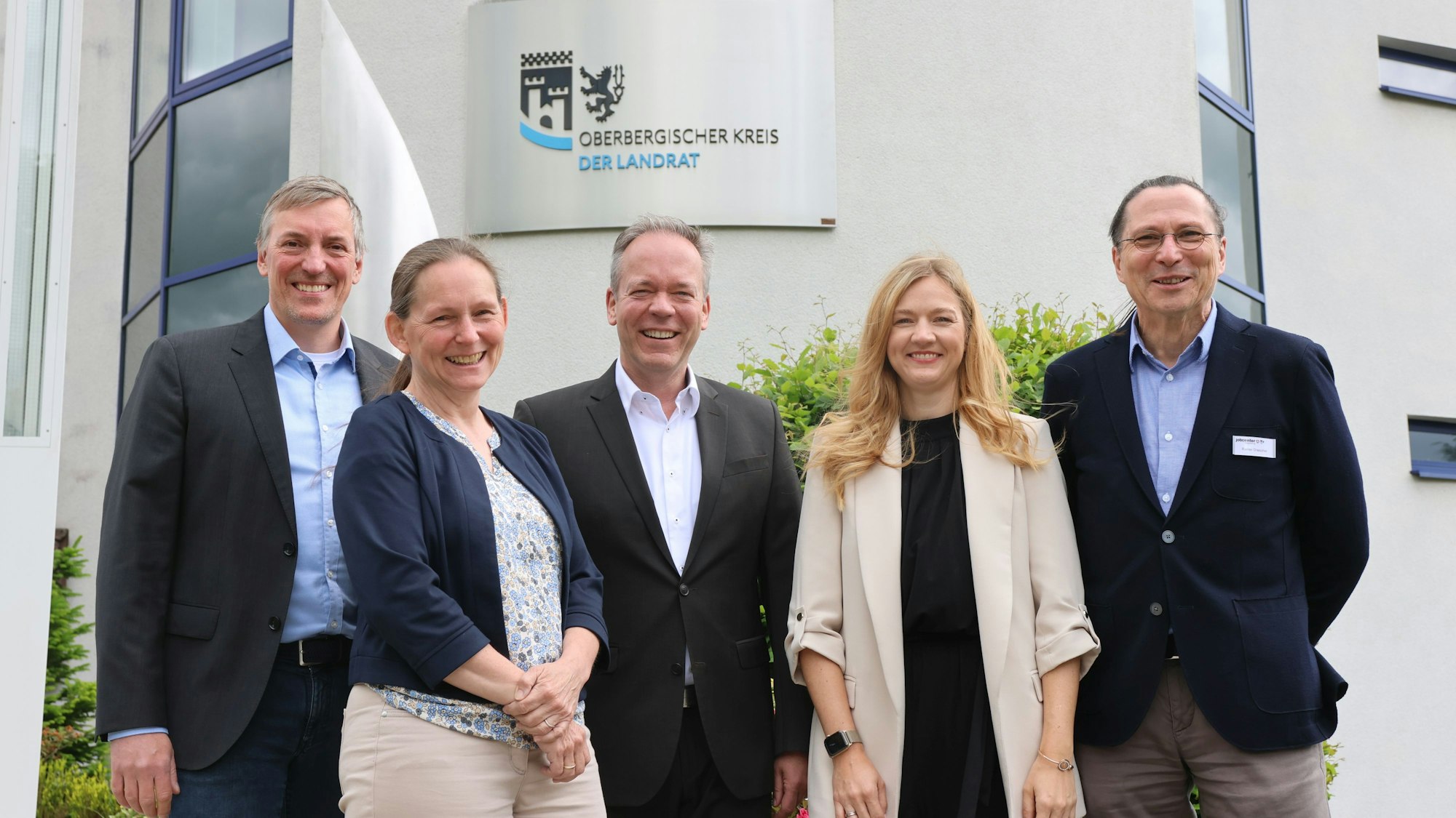Gruppenfoto vor dem Oberbergischen Kreishaus.