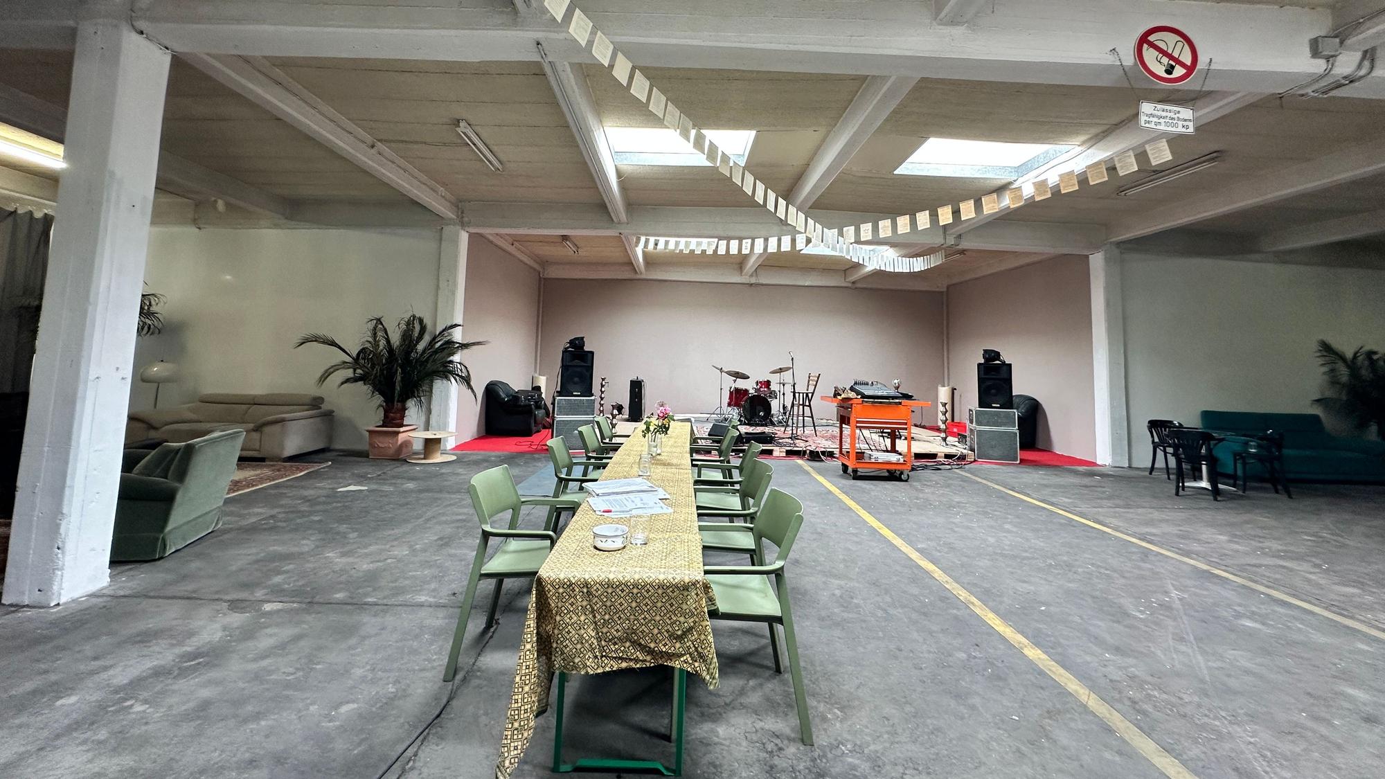 Kunst, Musik, Kultur und Kulinarisches sollen in die Halle Quattro Cultura in Rodenkirchen locken.