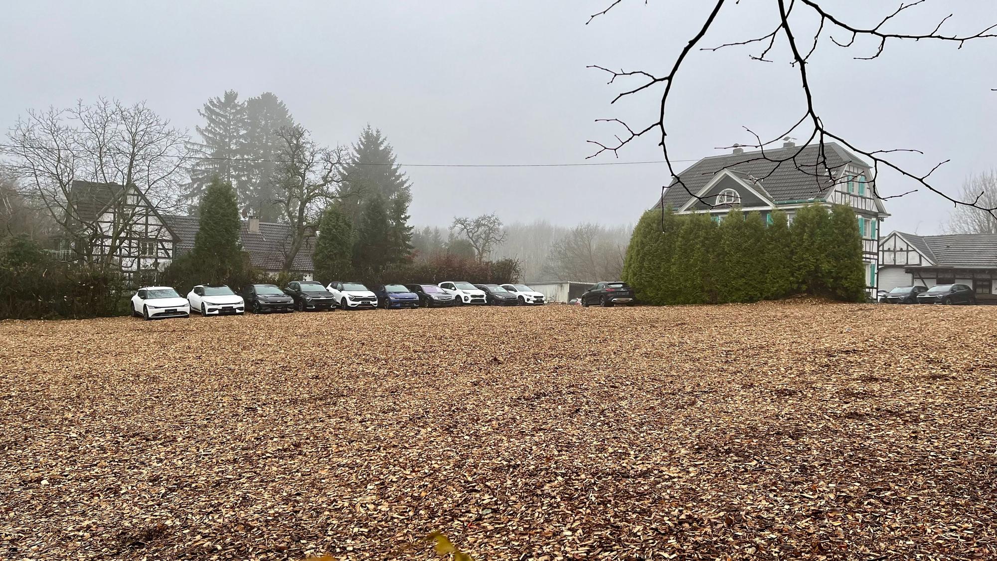 Der Gutshof Linde mit Autos
