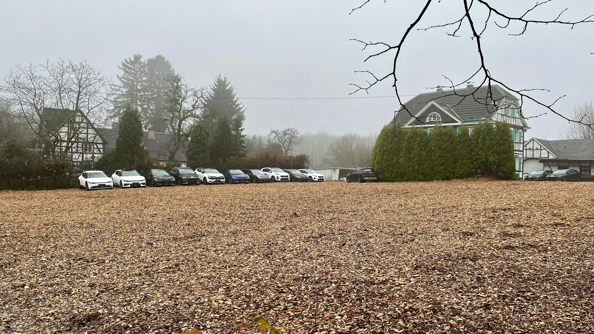 Der Gutshof Linde mit Autos