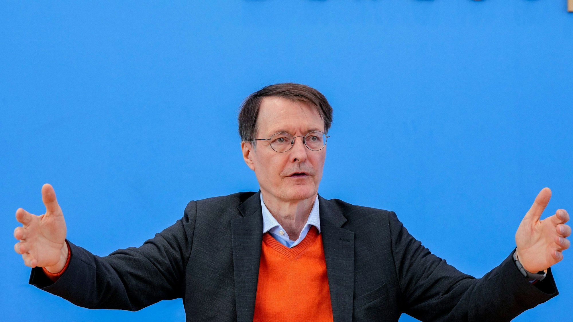 17.05.2024, Berlin: Karl Lauterbach (SPD), Bundesminister für Gesundheit, stellt während einer Pressekonferenz den Bundes-Klinik-Atlas vor.