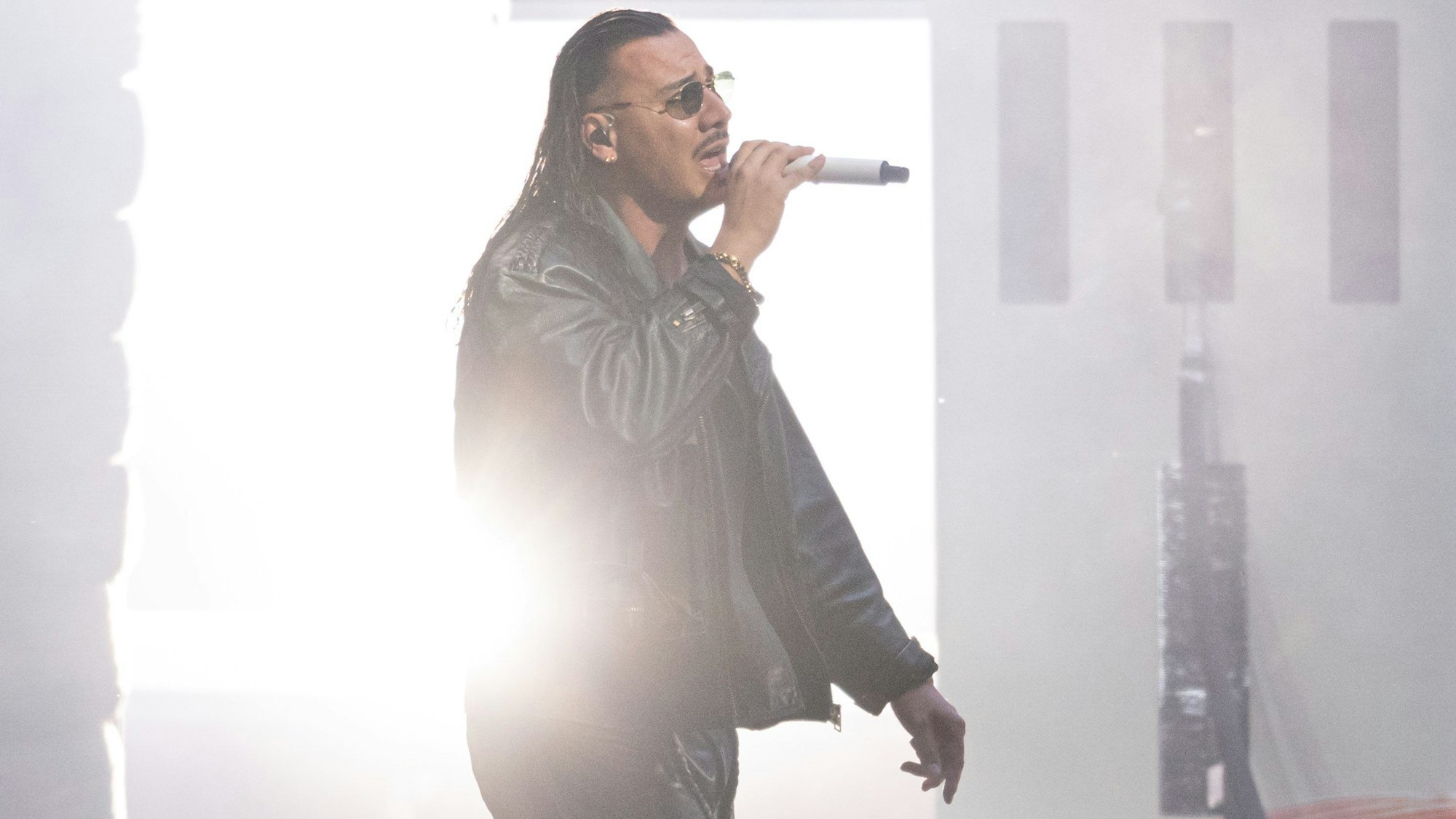 17.09.2023, Berlin: Der deutsche Rapper und Sänger Apache 207 tritt in der Waldbühne auf.
Apache 207 steht erneut auf Platz eins der Charts.