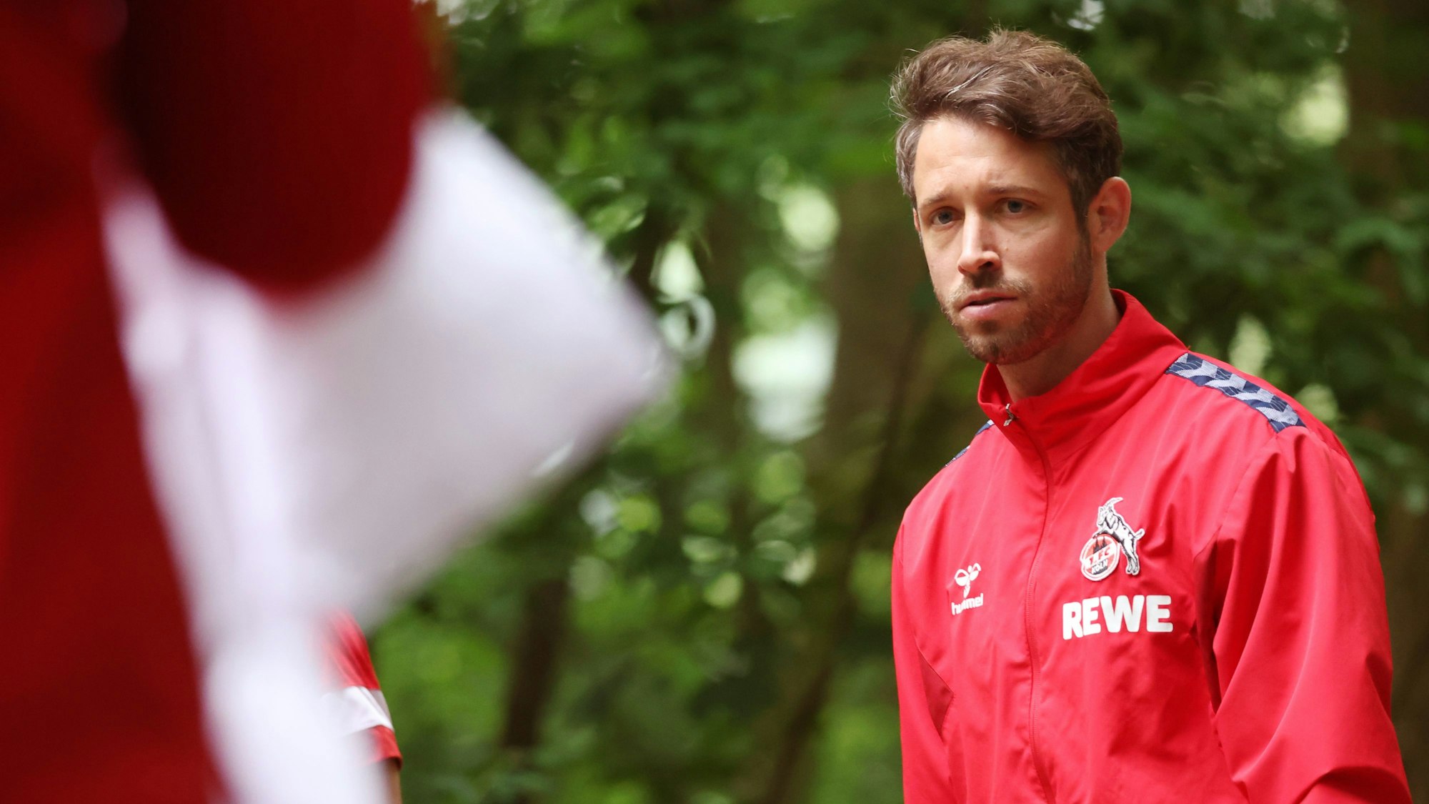 Mark Uth am Freitagmittag beim Training des 1. FC Köln. Der Offensiv-Regisseur wird auch in der kommenden Saison für den FC spielen.
