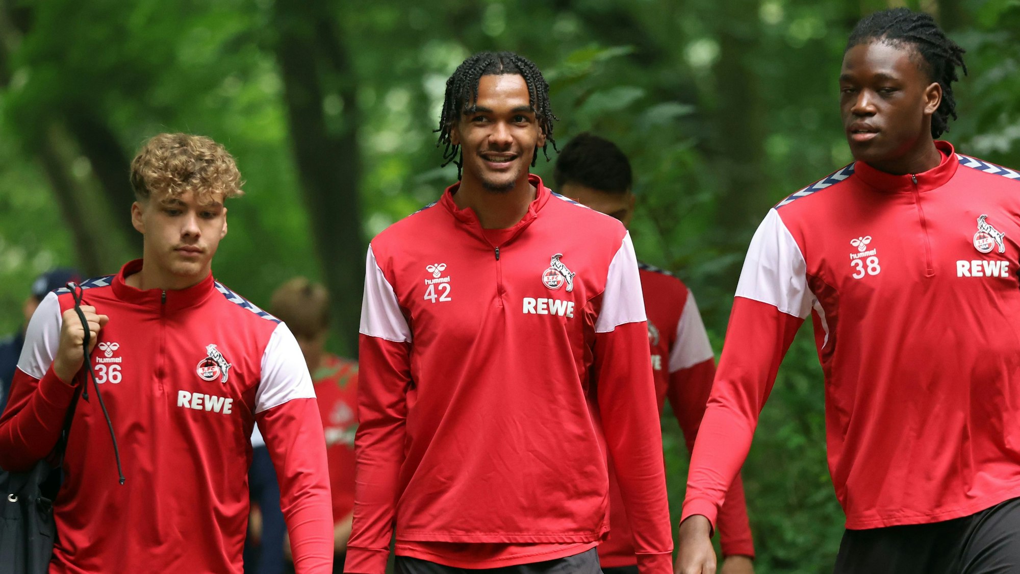 Damion Downs (M.) hatte in dieser Saison bereits großen Effekt für die FC-Profis. Der Teenager soll auch am Samstag in Heidenheim die Entscheidung herbeiführen.