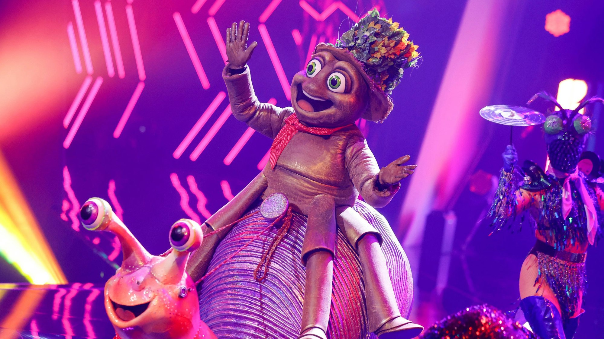 18.05.2024, Nordrhein-Westfalen, Köln: Die Figur ·Der Floh· steht im Finale der Prosieben-Show "The Masked Singer" auf der Bühne. Foto: Thomas Banneyer/dpa +++ dpa-Bildfunk +++