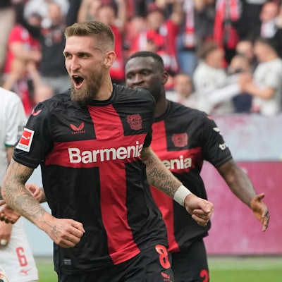 Leverkusens Robert Andrich bejubelt seinen Treffer zum 2:0 gegen den FC Augsburg.