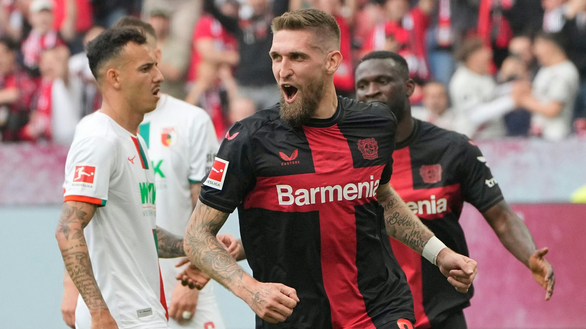 Leverkusens Robert Andrich bejubelt seinen Treffer zum 2:0 gegen den FC Augsburg.