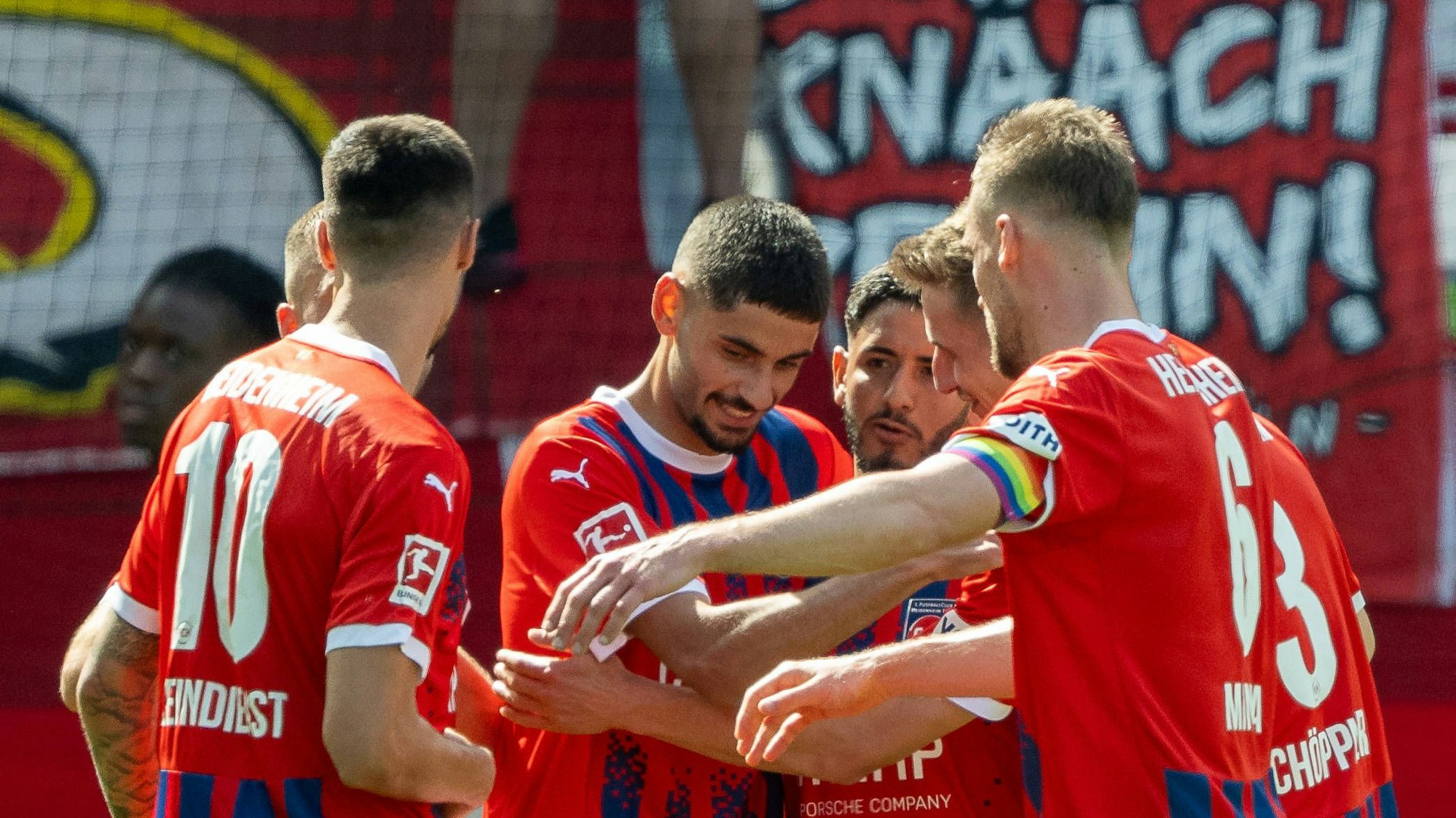 Eren Dinkci jubelt nach seinem Treffer zum Doppelpack gegen den FC.