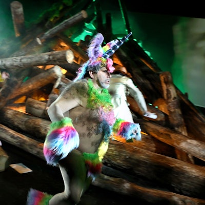 Ein Sommernachtstraum
von William Shakespeare
Regie: Jan Bosse
Regie: Jan Bosse
Bühne/Video: Moritz Müller
Kostüme: Kathrin Plath
Komposition: Carolina Bigge, Arno Kraehahn
Licht: Jan Steinfatt
Dramaturgie: Gabriella Bußacker, Jan Stephan Schmieding
Foto: Birgit Hupfeld