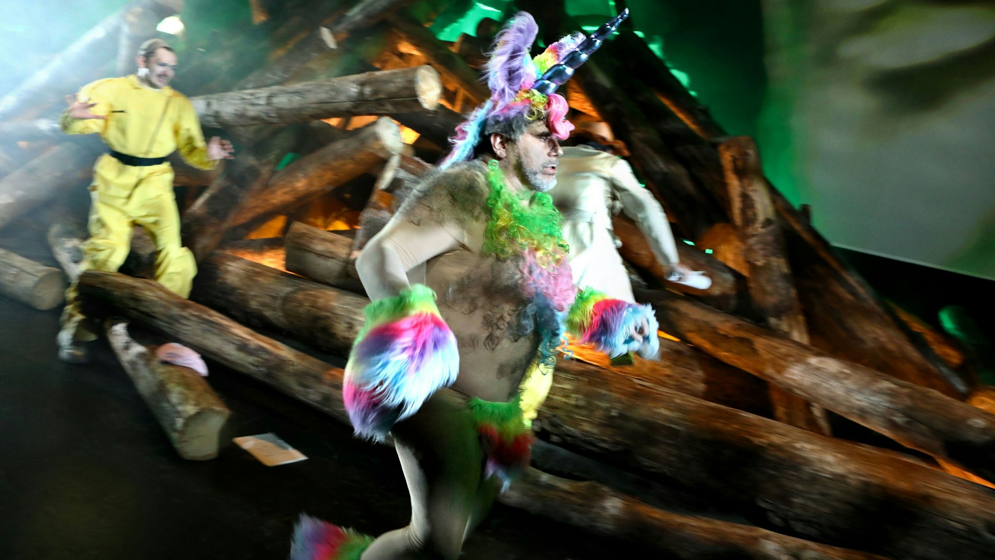 Ein Sommernachtstraum
von William Shakespeare
Regie: Jan Bosse
 
Regie: Jan Bosse
Bühne/Video: Moritz Müller
Kostüme: Kathrin Plath
Komposition: Carolina Bigge, Arno Kraehahn
Licht: Jan Steinfatt
Dramaturgie: Gabriella Bußacker, Jan Stephan Schmieding
 
Foto: Birgit Hupfeld