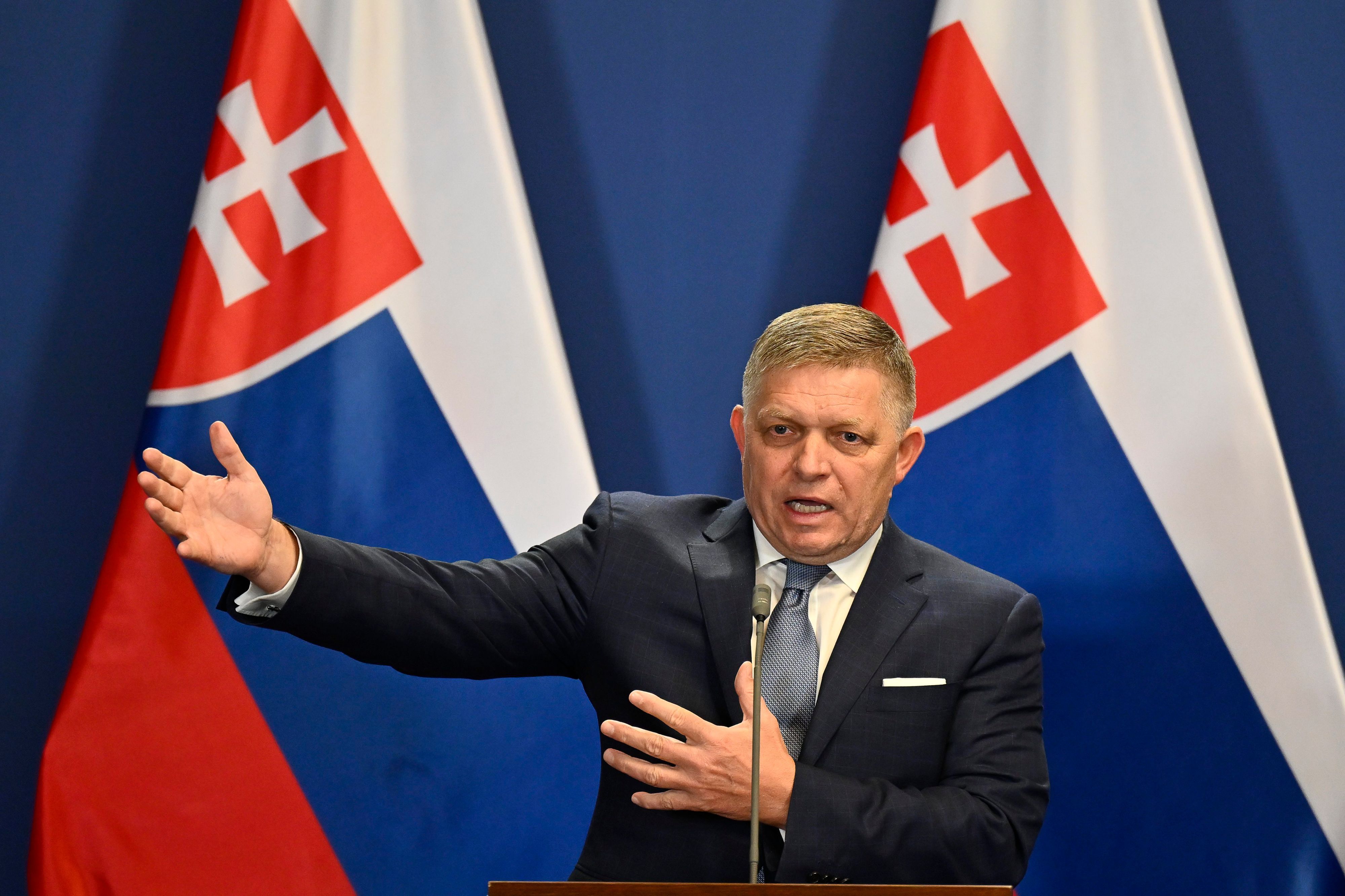Der slowakische Premierminister Robert Fico benötigt nach wie vor intensivmedizinische Versorgung. (Archivbild)