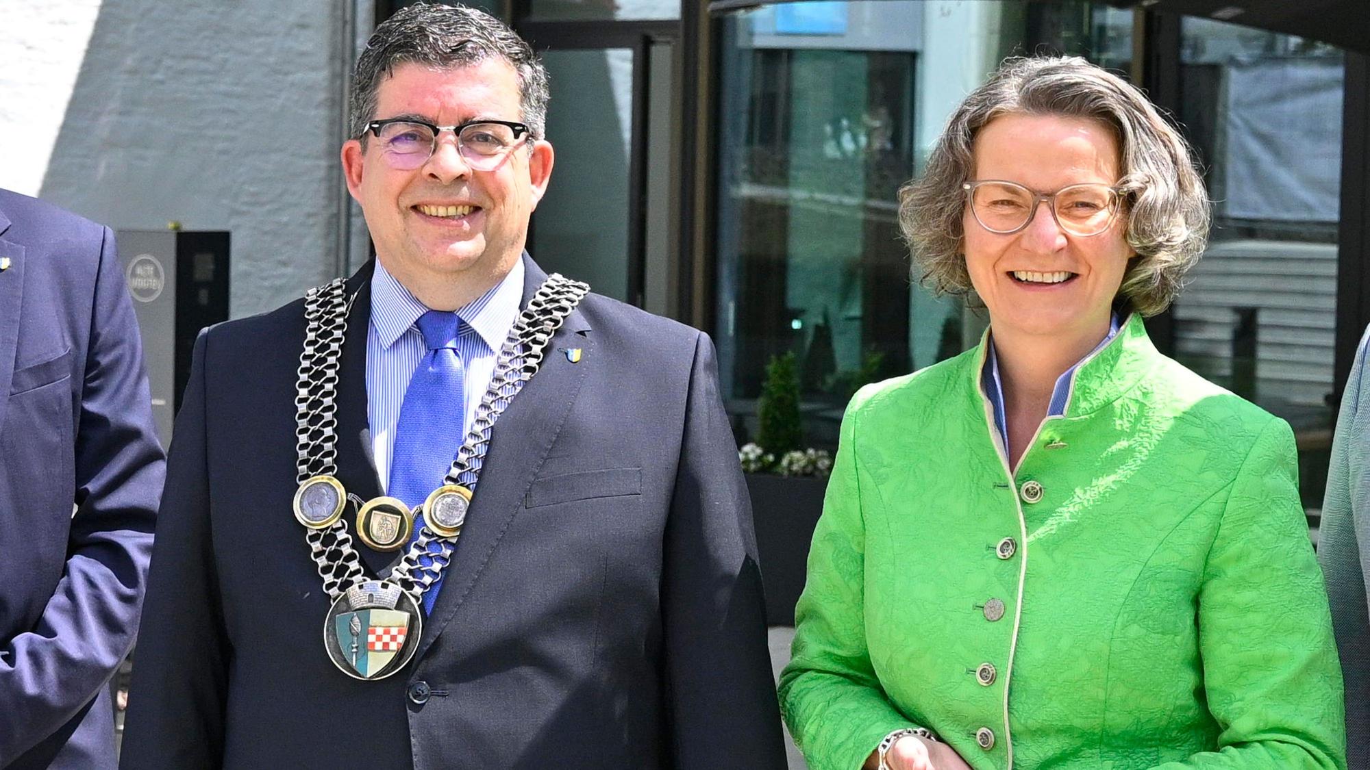 Frank Helmenstein, hier bei der Einweihung der Vogtei mit NRW-Bauministerin Ina Scharrenbach, will nicht Landrat werden.