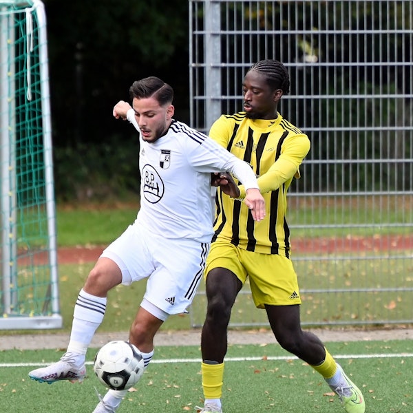 15.10.2023, Fussball-SV Schlebusch-FV Wiehl
rechts: Mamy Conde (Schlebusch)
Foto: Uli Herhaus